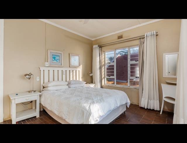 7 BEDROOM HOUSE FOR SALE IN SHAKAS ROCK